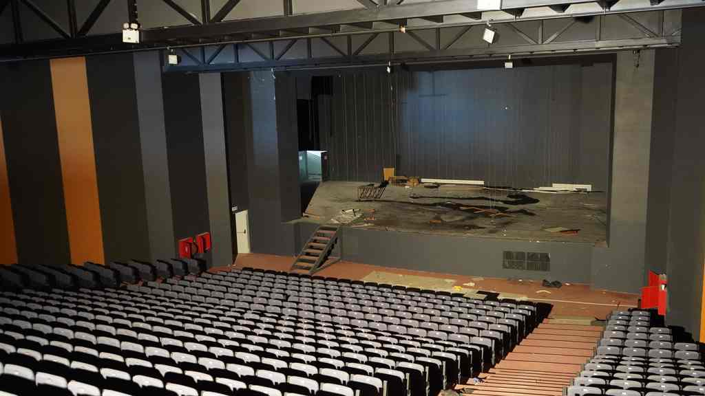 Έπεσαν οι υπογραφές για την ανακατασκευή του Εργοστασίου Τέχνης "Θάνος Μικρούτσικος" PHT04361 min