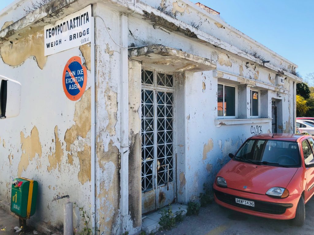 Σημεία του παλιού λιμανιού που «γεννούν» ερωτήματα πλατιγγα