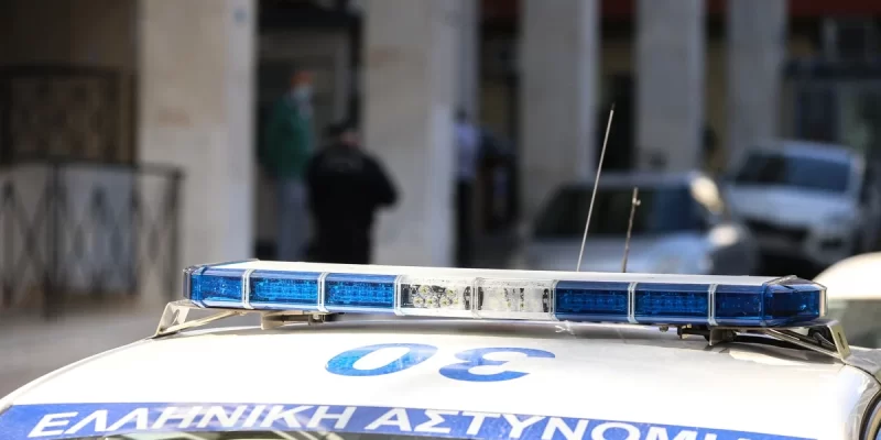 ΠΑΤΡΑ: Στις 6.30 το πρωί... πήγε στην "πρώην" του στην οδό Μαιζώνος και έγινε χαμός! Αστυνομια στο σημείο 3e953af2e4a74e7c7828e0214e640928 XL