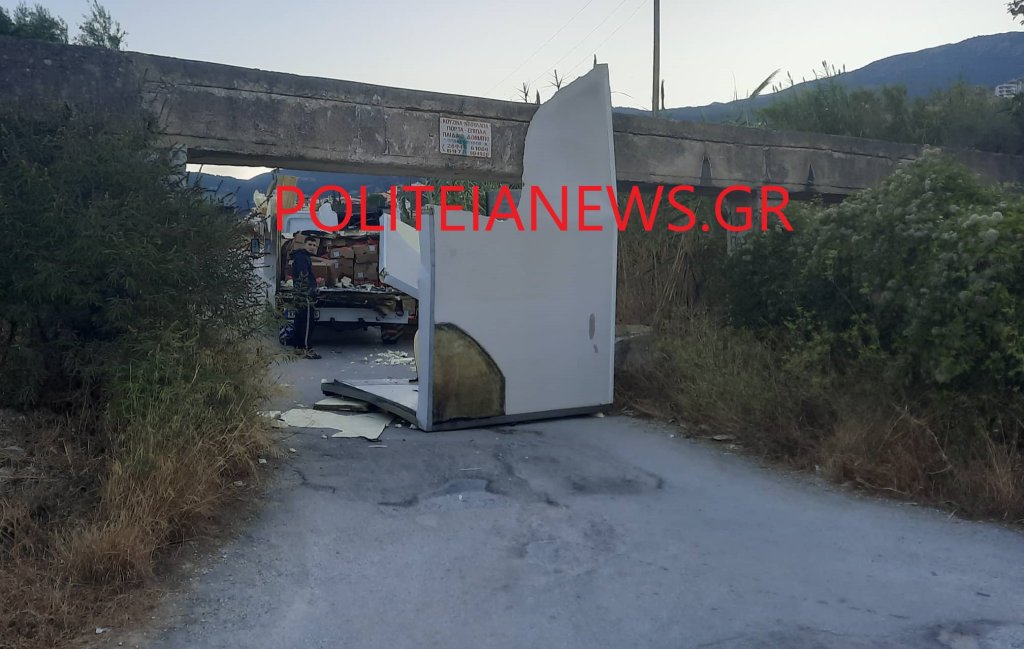 Πάτρα: Τροχαίο κοντά στο Νέο Σούλι! Ξηλώθηκε ο "ουρανός" ψυγείου με κοτόπουλα! ΦΩΤΟ 306608184 617597713417814 6089343101384072476 n 1