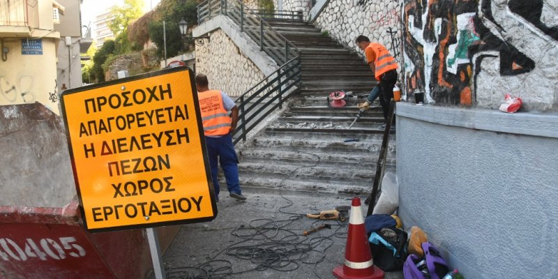 Ξεκίνησε από την Τριών Ναυάρχων η ανάπλαση των ιστορικών κλιμακίων του κέντρου της Πάτρας 1666601916979
