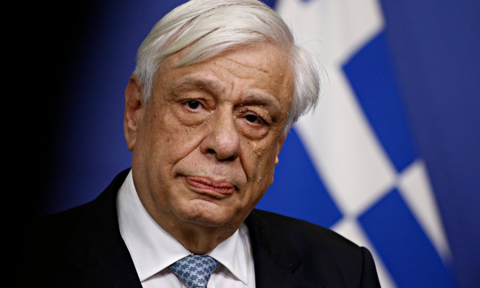 Προκοπης Παυλοπουλος με λεζάντα... Ο πρώην ΠτΔ δηλώνει ένθερμος συμπαραστάτης