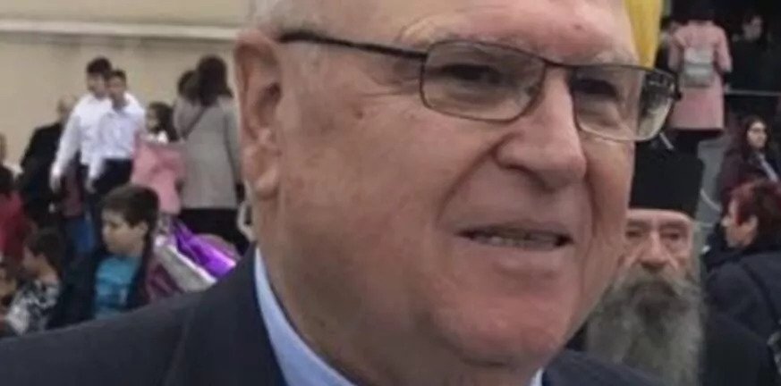 ΠΑΤΡΑ: “Εφυγε” ο εφοριακός που έχαιρε της εκτίμησης όλων – ΦΩΤΟ ezgif 1 774b728270