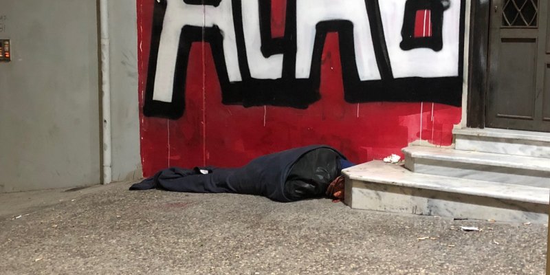 ΠΑΤΡΑ | Άστεγοι συνεχίζουν να τραβούν "Γολγοθά" δίπλα μας… - Άρθρο του Αχιλλέα Ροδίτη Άστεγος