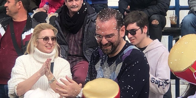 ΠΑΤΡΑ - Γνήσιος καρναβαλιστής ο Νεκτάριος Φαρμάκης! Δεν κάθισε ούτε λεπτό στην παρέλαση και έγινε "ένα" με τους πατρινούς! (ΦΩΤΟ) IMG 9588