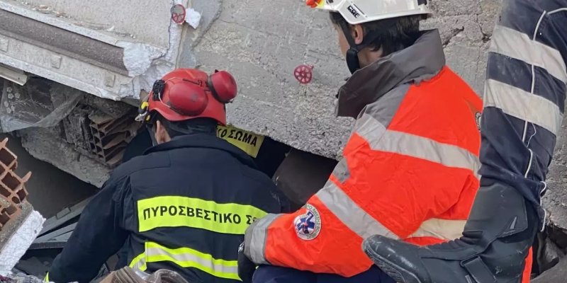 Ύμνοι στην Τουρκία για τους Έλληνες διασώστες: “Αυτό σημαίνει ανθρωπιά” emak toyrkia e1675770381262