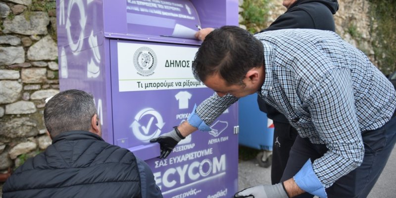 Μπήκαν οι πρώτοι 24 μοβ κάδοι στους δρόμους της Πάτρας (φωτό) DSC 9073 copy 3008x2008