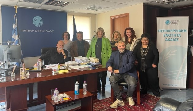 ΠΑΤΡΑ | "Μαφιόζικες" απειλές... πίσω απ' τα μπότοξ! Μηνύματα στυλ... «ξέρουμε πού μένεις» σ' όποιον επιστήμονα αντιστέκεται... LEZANTA Από την πρόσφατη σύσκεψη στο γραφείο του Χ. Μπονάνου 1