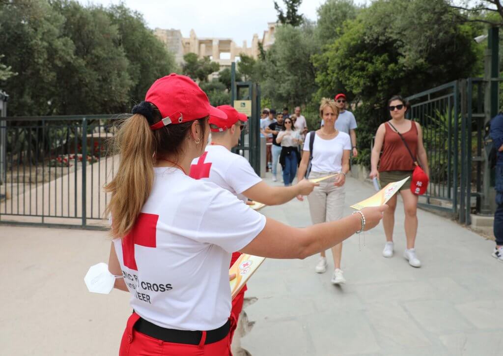 Πώς αντιμετωπίζουμε τις υψηλές θερμοκρασίες | Η δράση του Ερυθρού Σταυρού (ΦΩΤΟ & ΒΙΝΤΕΟ) aKRPOLI 1