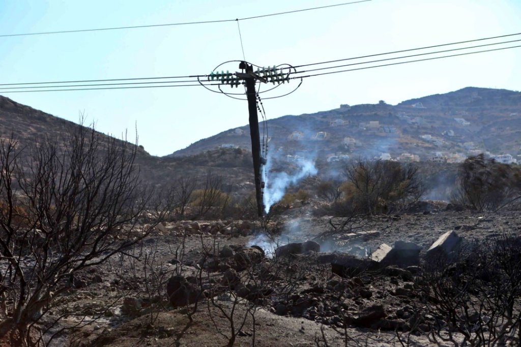 Ανείπωτη καταστροφή στη Ανατολική Αττική από τη φωτιά - Κάηκαν σχεδόν 35.000 στρέμματα fotia anatolikh attiki