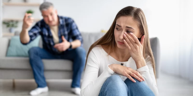 Τέσσερα σημάδια ότι έχετε πέσει θύμα χειραγώγησης 220525195900 woman couple fight cry sad violence psychology 1
