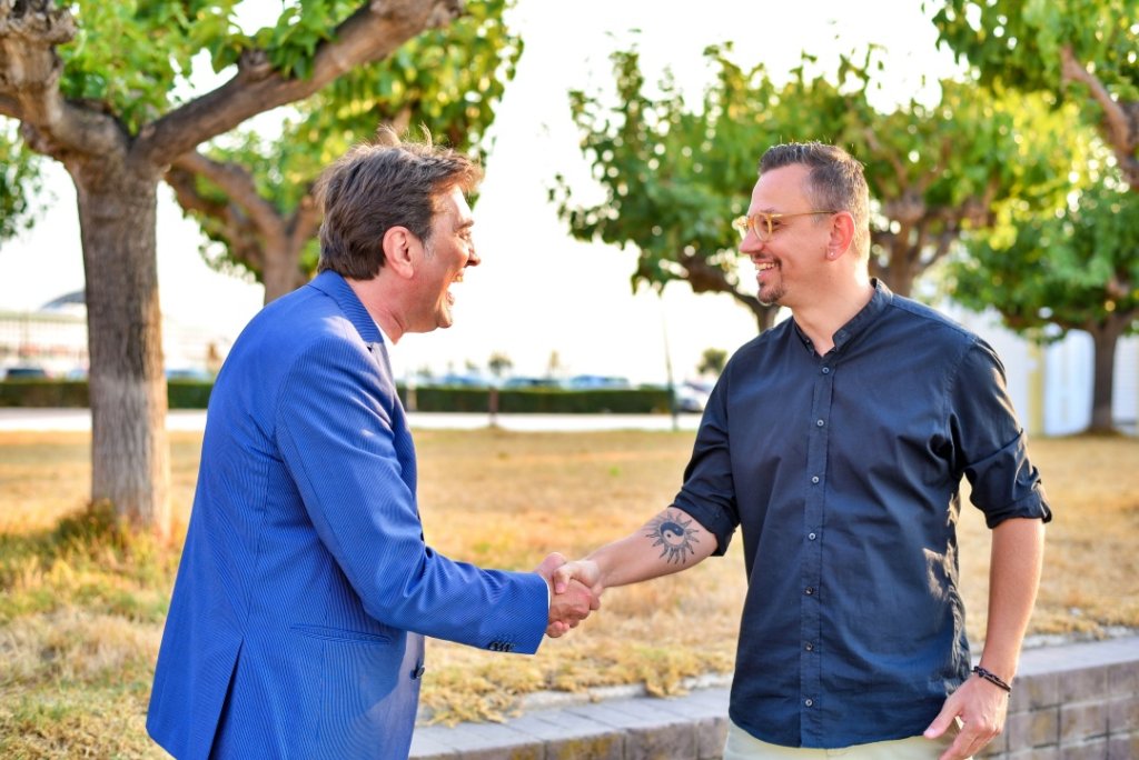 θανος καρπετας χερια πλαι