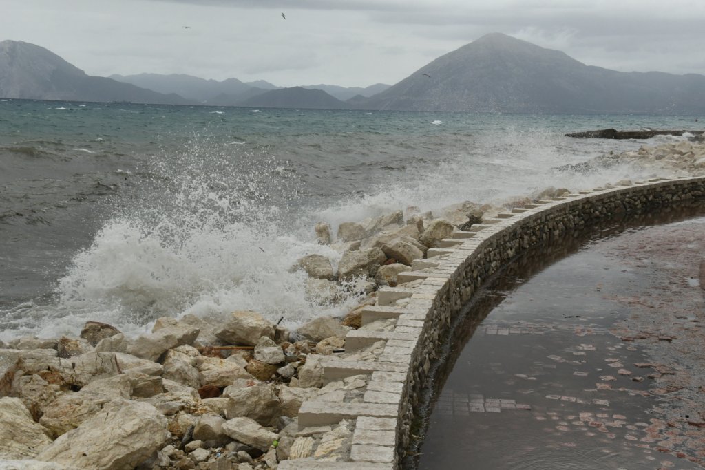 ΠΑΤΡΑ | Προετοιμασίες οχύρωσης της πόλης και σήμερα το πρωί για την κακοκαιρία - ΦΩΤΟ 1699089776509