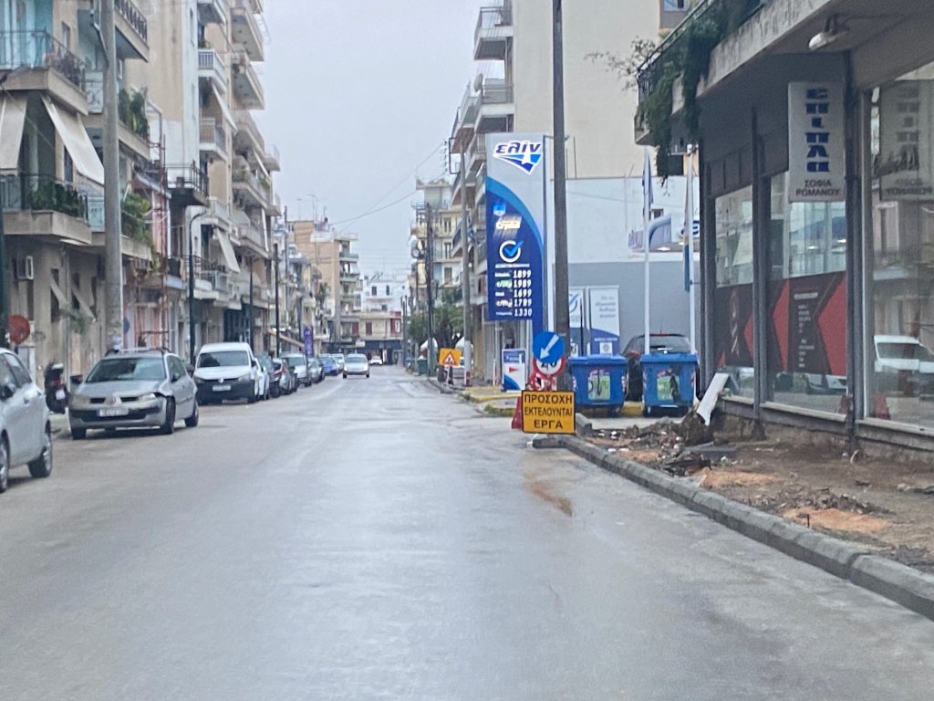 2 δένδρα πεζοδρομια πετρόπουλος 4 1