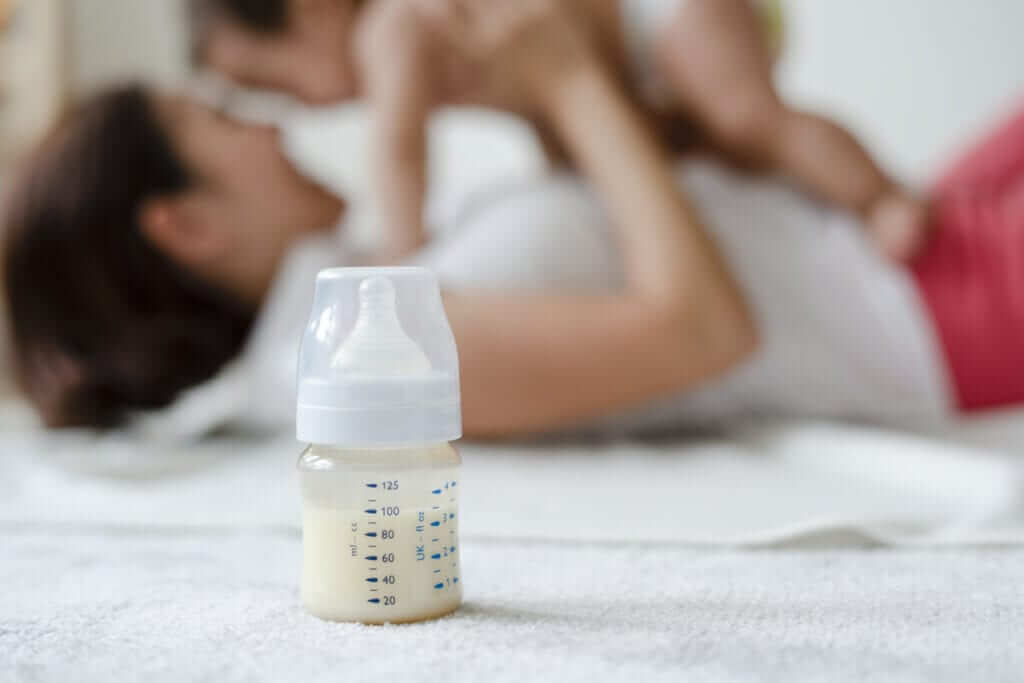 baby formula with mom baby 1024x683 1