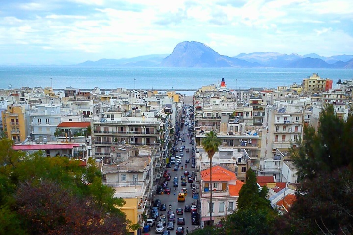 Κατοικία στην Ελλάδα: Πάνω από τον μέσο όρο της ΕΕ η ιδιοκατοίκηση – Μικρά και κρύα τα σπίτια, υψηλό κόστος στέγασης