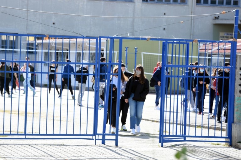 ΠΑΤΡΑ - ΝΕΟΙ, ΠΑΡΑΔΕΙΓΜΑ ΠΡΟΣ ΜΙΜΗΣΗ: Μαθητές δεντροφυτεύουν και ετοιμάζουν συσσίτια! (ΦΩΤΟ)