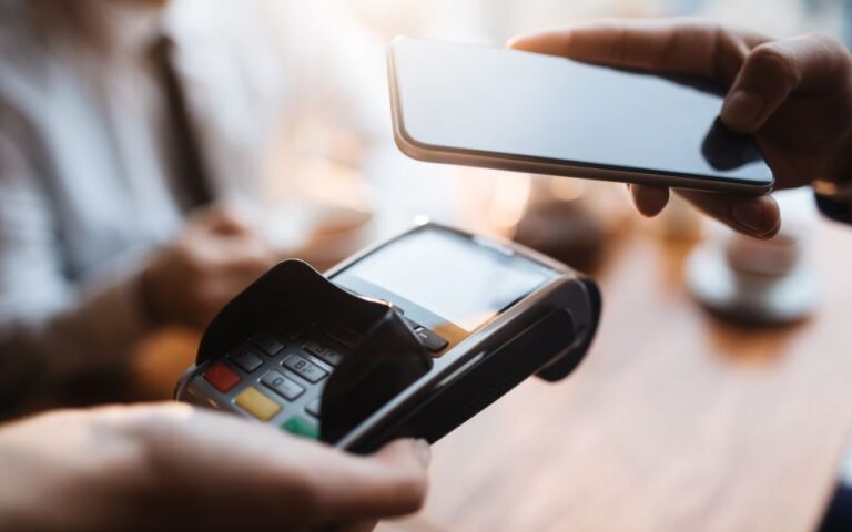 pay_with_phone_shutterstock-768x480