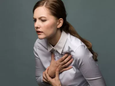 woman chest heart pain attch arrest 727368280 768x432 1