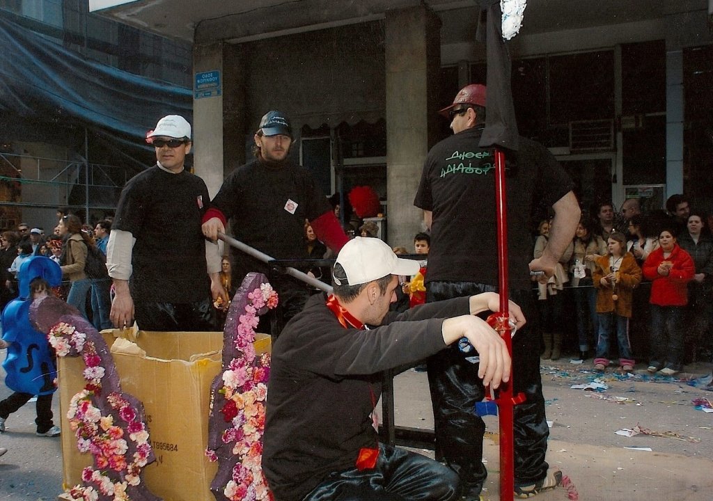 δηθεν αδιαφοροι 2