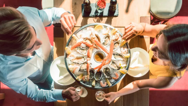 couple_seafood_1105793111-768x432