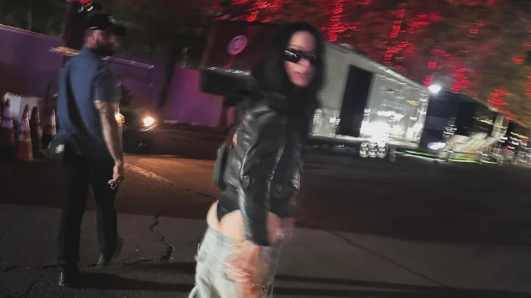 Κέιτι Πέρι: Κατέβασε το παντελόνι της ενώ περπατούσε στον δρόμο