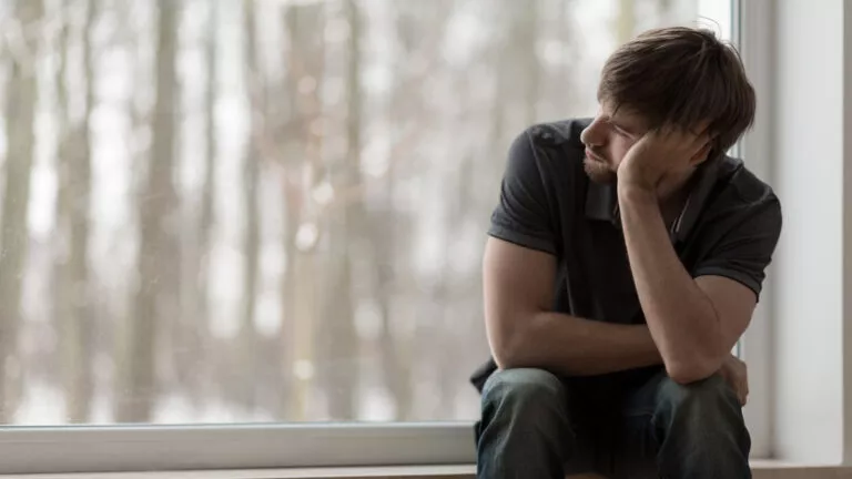 man_sad_depressed_dementia_316306595-768x432