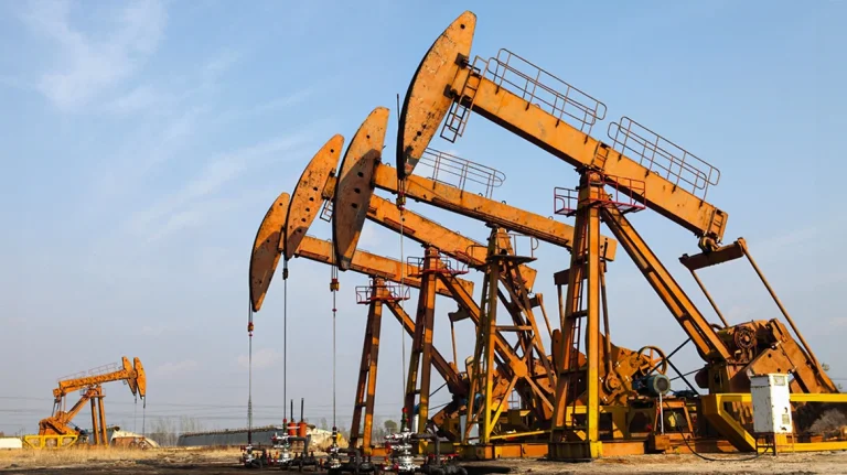 Πετρέλαιο: Άλμα άνω του 3%, στα $90 το brent μετά το χτύπημα του Ισραήλ στο Ιράν