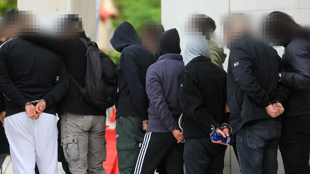 syllhpseis-hooligans-xr