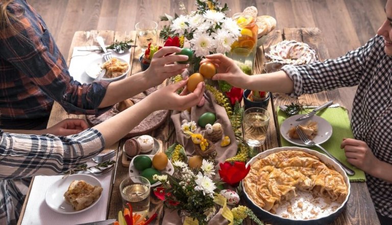 Πάσχα: Πόσα χρήματα θα δαπανήσουν τα νοικοκυριά φέτος – Η εικόνα για το εορταστικό τραπέζι