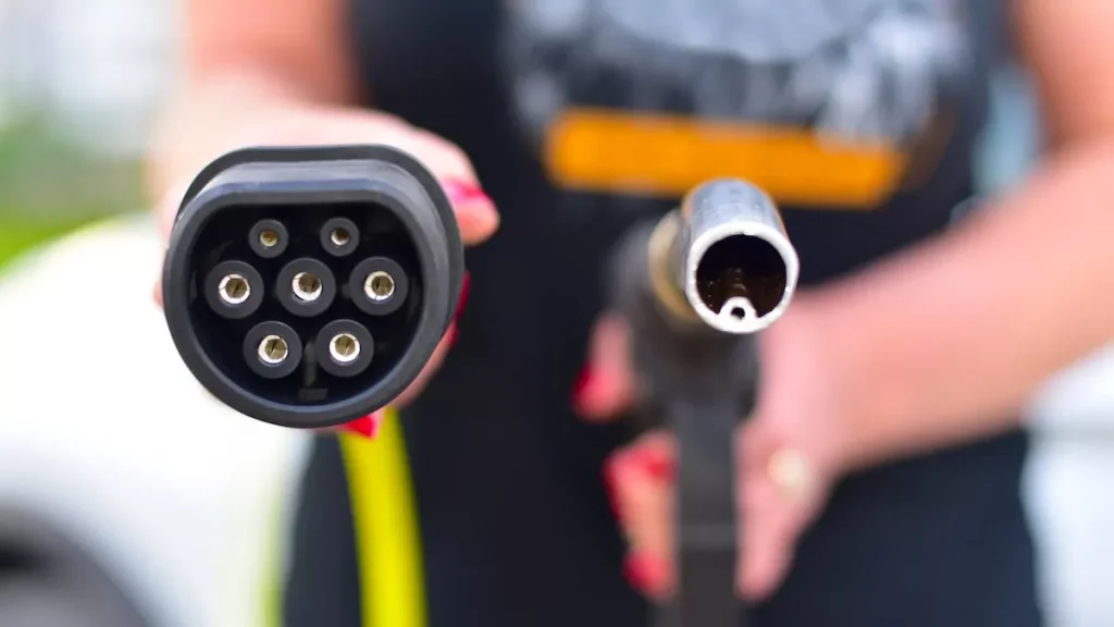 240322090447_petrol-vs-EV-_1200