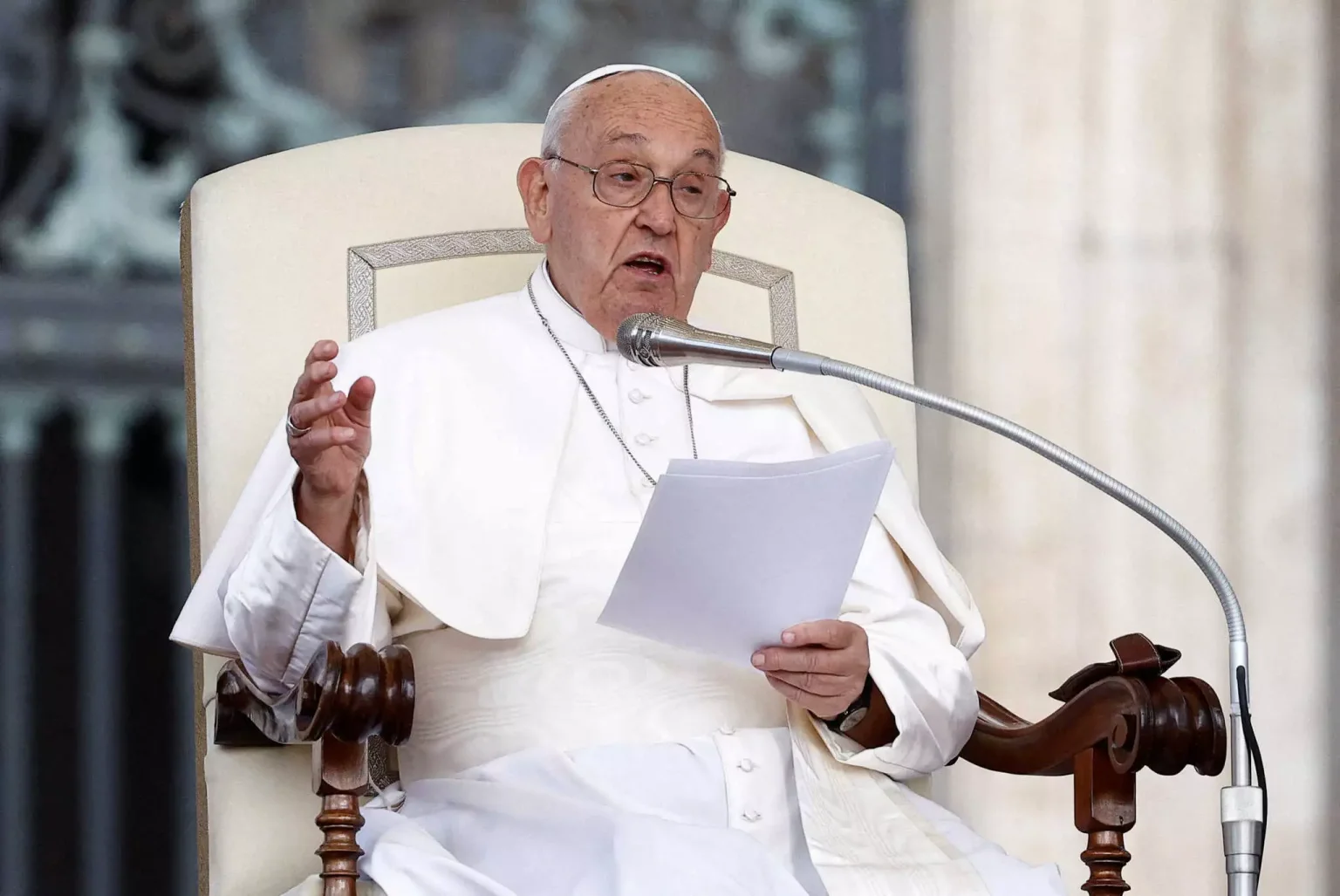 pope-francsis-2048x1369