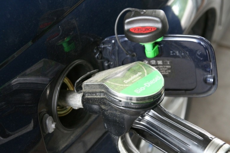 refuel-ga1b3eca62_1280-768x512