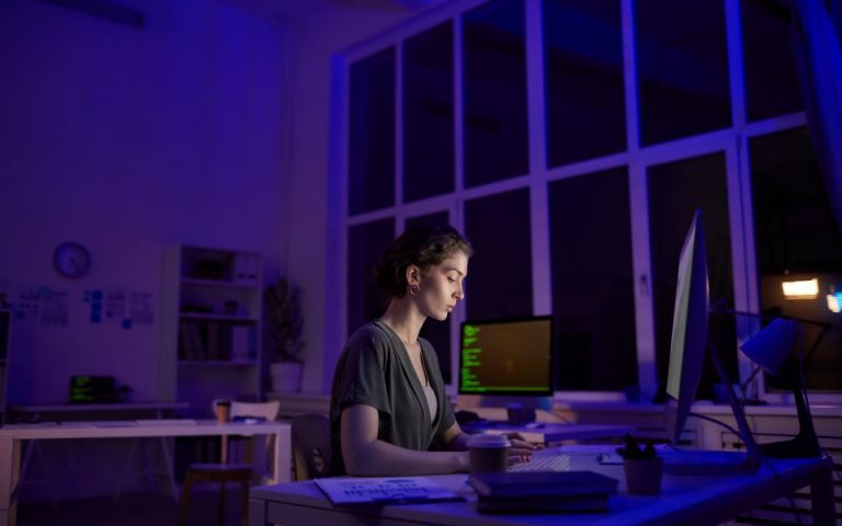 work_office_ergasia_shutterstock-768x480