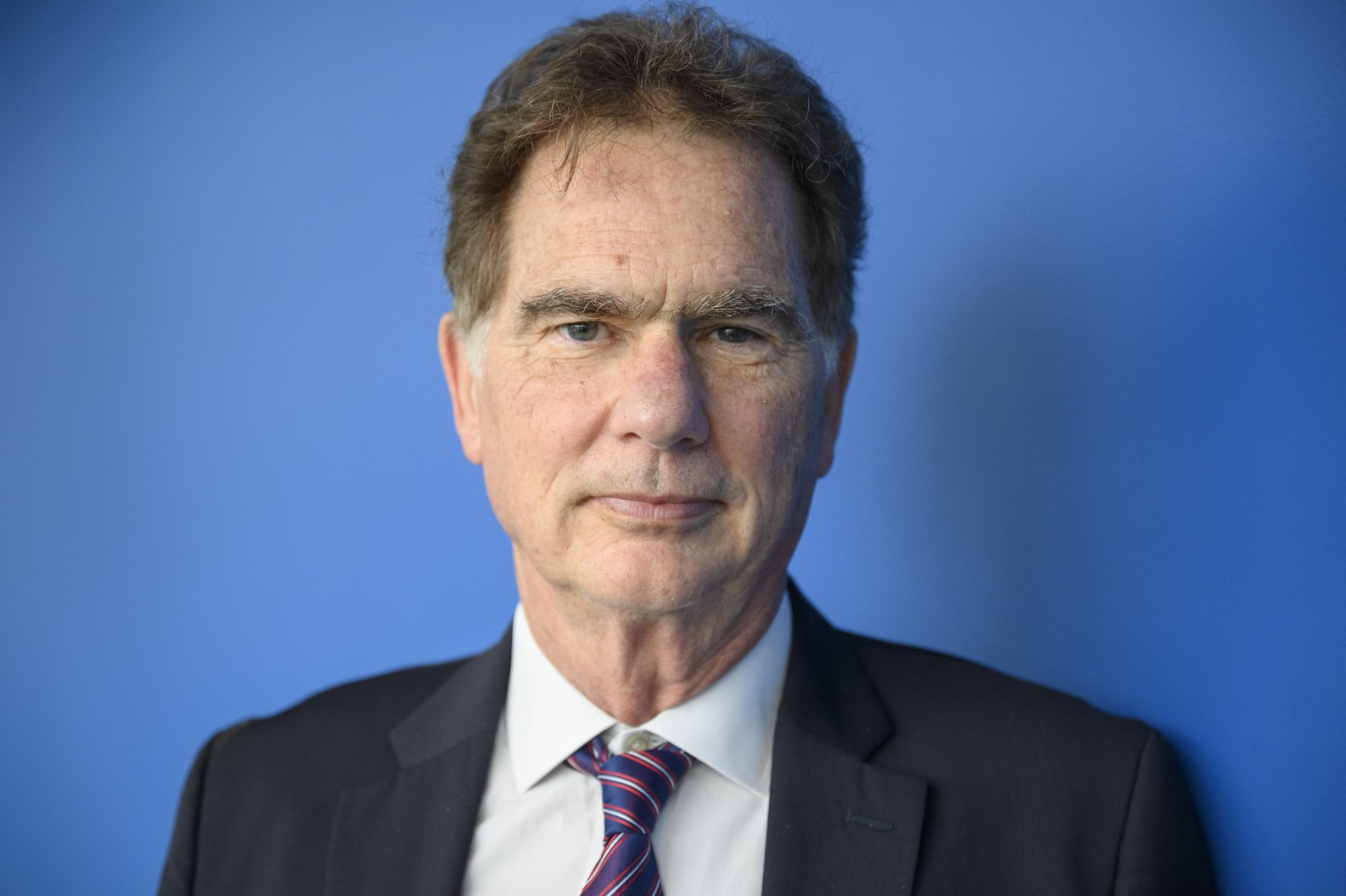 2) ν. παπανδρεου