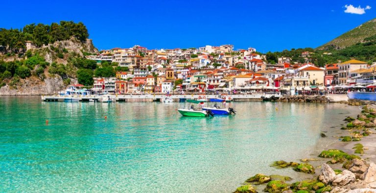 Ο χάρτης του τουρισμού στην Ελλάδα – «Ποιος πάει πού; Πόσο μένει; Πόσα ξοδεύει;»