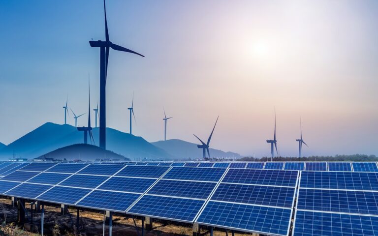 shutterstock_solar_wind_fotovoltaika_renewables_ape-768x480