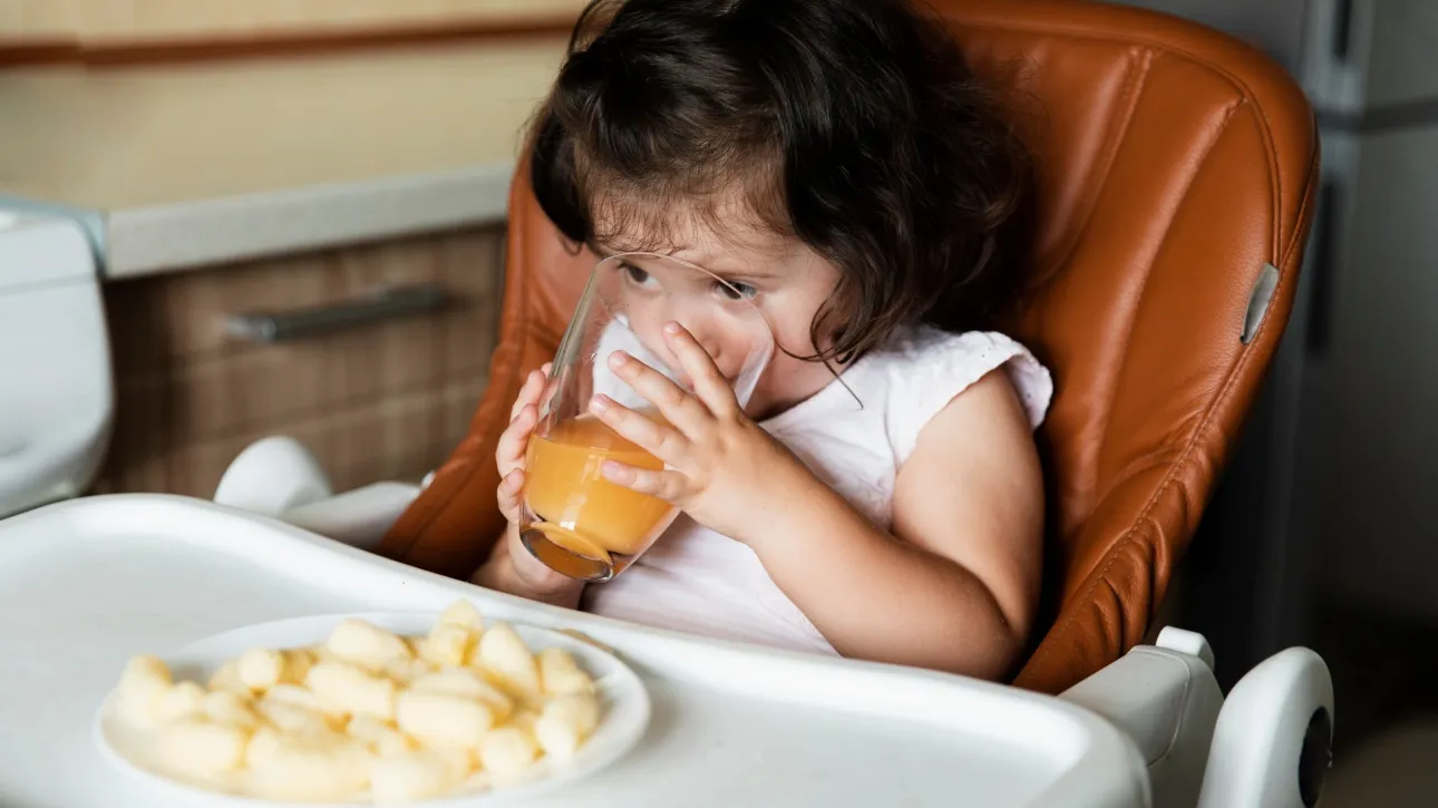 6d0ddc42-cute-young-girl-drinking-juice