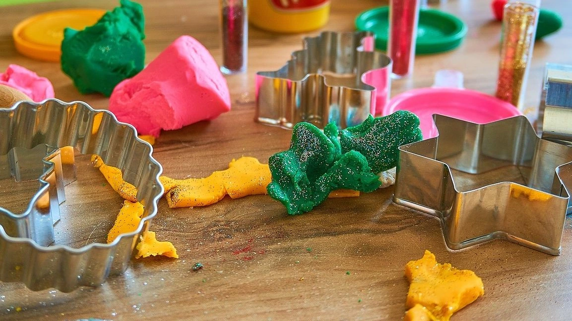 74b72299-play-doh-3308887_1280