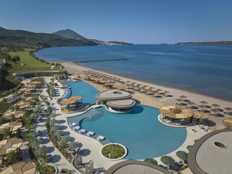 Mandarin-Oriental-Costa-Navarino-Ormos-Beach-Club-768x575