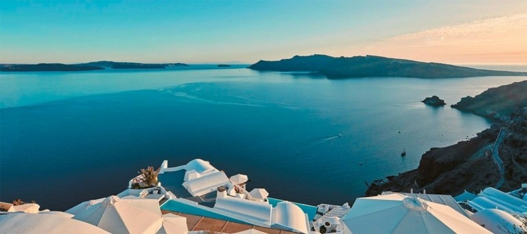 katoikies-santorini-768x342