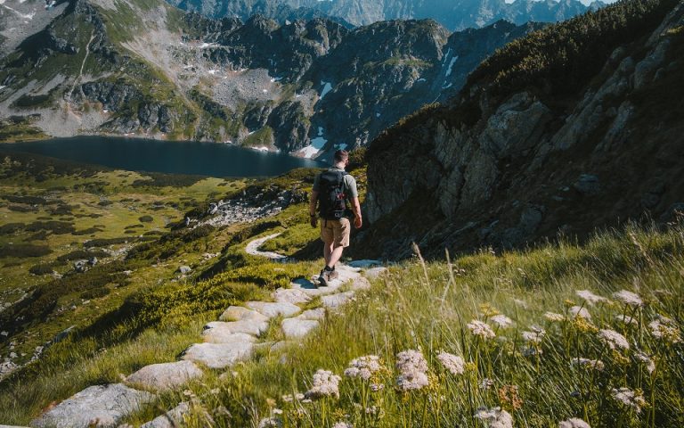 mountain_tourism_Unsplash_Josh_Hild-768x480