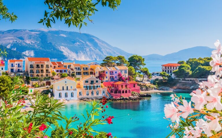 shutterstock_kefalonia_tourismos_tourist_island-768x480