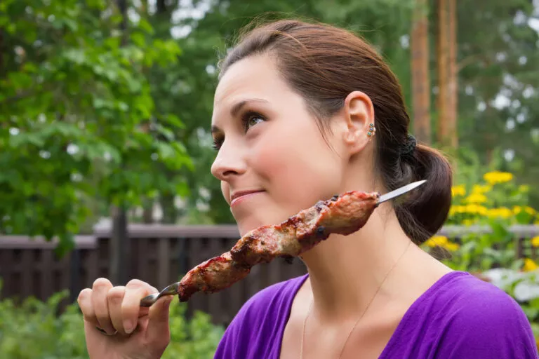 woman_meat_iStock-534471157-768x512