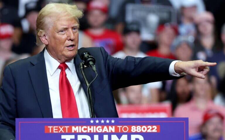 2024-07-20T214532Z_1414539578_RC29Z8A6VYND_RTRMADP_3_USA-ELECTION-TRUMP-VANCE_1-768x480