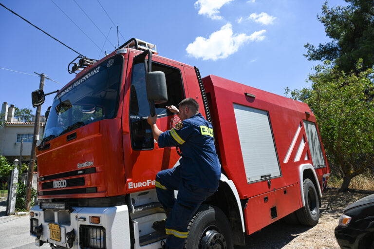 ΣΕ ΕΠΙΦΥΛΑΚΗ ΟΙ ΕΘΕΛΟΝΤΕΣ ΠΥΡΟΣΒΕΣΤΕΣ ΣΤΟ ΔΗΜΟ ΔΙΟΝΥΣΟΥ (EUROKINISSI/ΜΙΧΑΛΗΣ ΚΑΡΑΓΙΑΝΝΗΣ)