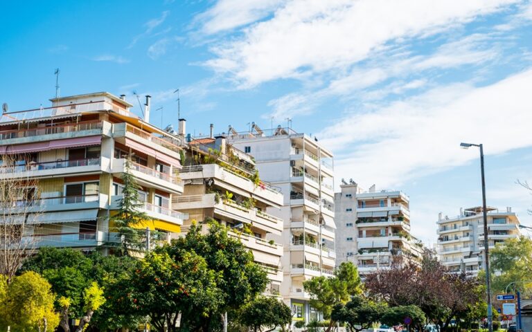shutterstock_polikatoikies_akinita_real_estate_spitia-768x480
