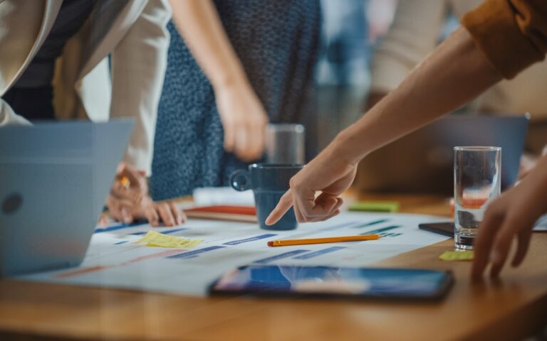 shutterstock_work_ergasiaka_startup-768x480