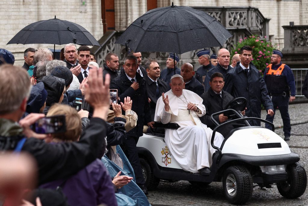2024-09-27T161849Z_1916081866_RC249AA7T3LF_RTRMADP_5_POPE-BELGIUM-1024x683