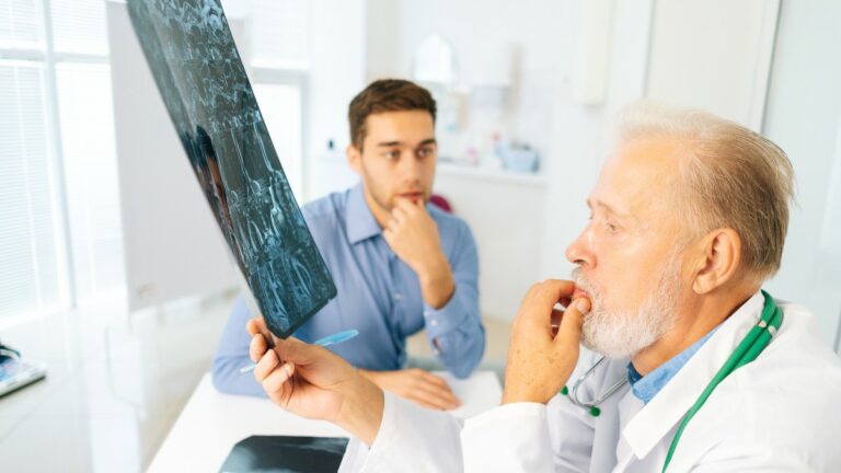 2129413649_doctor_patient_exams-768x432